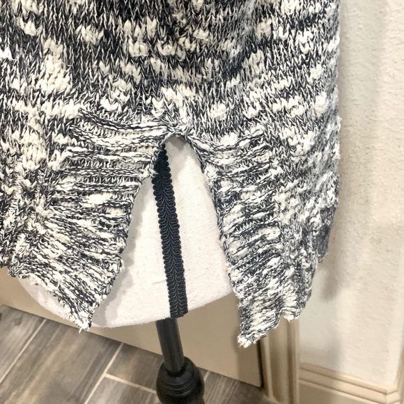 ⭐️EUC⭐️ Adorable Slouchy Sweater by Roxy!! Size Medium - Picture 5 of 14